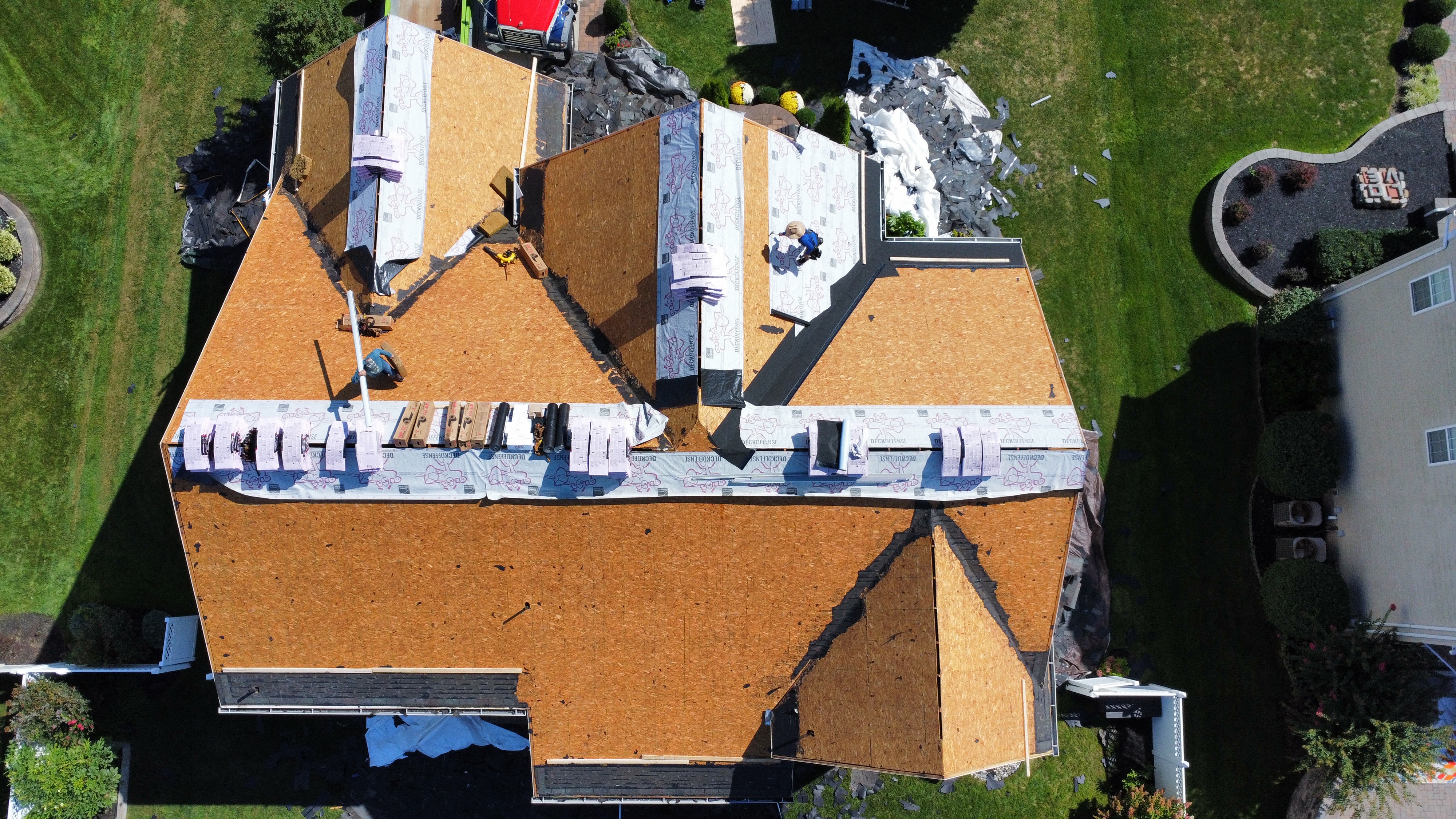 Before roof replacement - Banbury residence showing old shingles