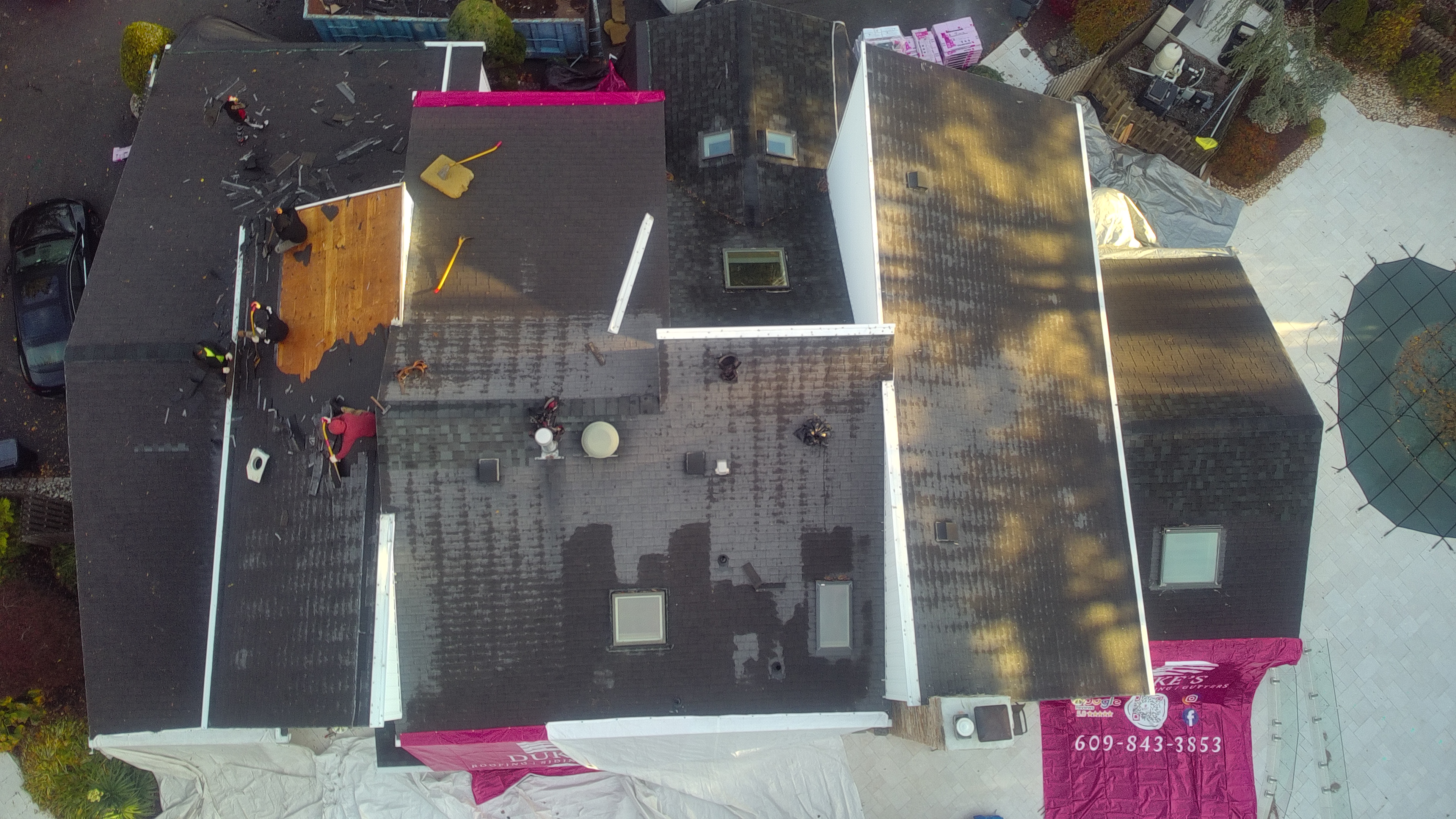 Before roof replacement - Leighton home with aging roof